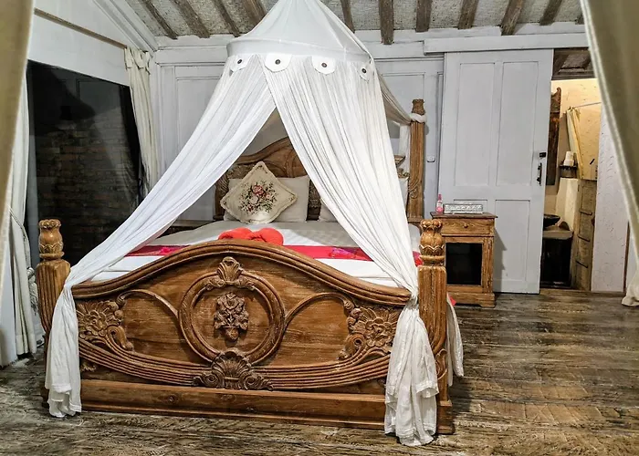 Hidden Wooden Cabins Bed & Breakfast Denpasar