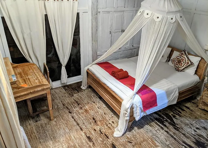 Hidden Wooden Cabins Denpasar