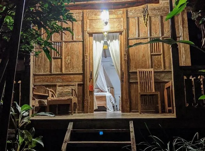 Bed & Breakfast Hidden Wooden Cabins Denpasar