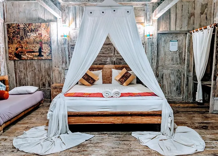 Hidden Wooden Cabins Bed & Breakfast *